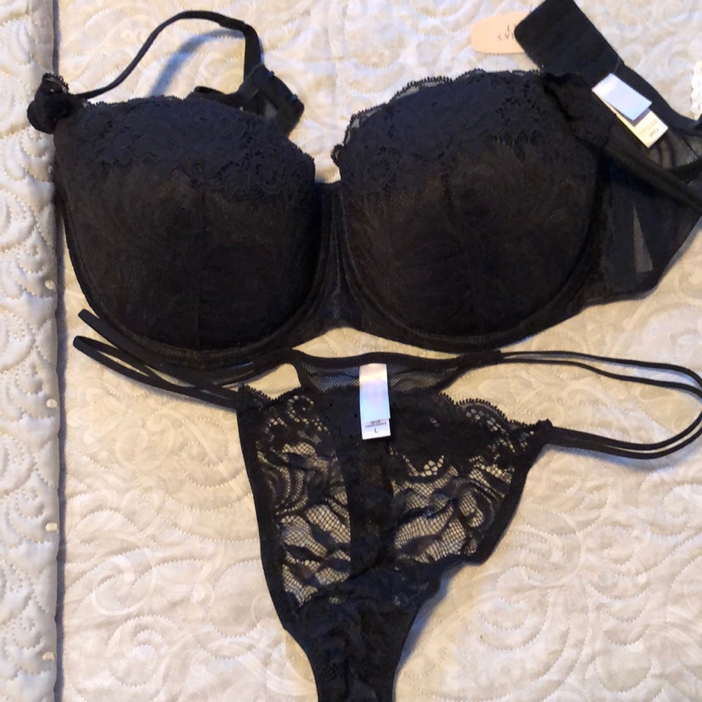 Vintage Sexy Victoria’s Secret bra 36D and thong Sz Large Black 🖤
